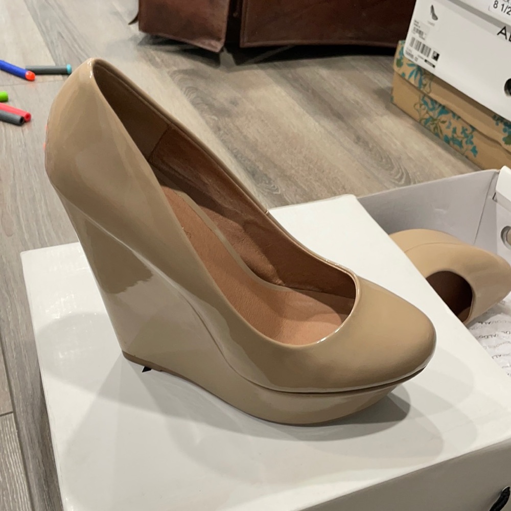 Tan Wedges must go